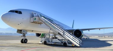 Türkmenistana Boenig-777-300ER täze ýolagçy howa gämisi getirildi