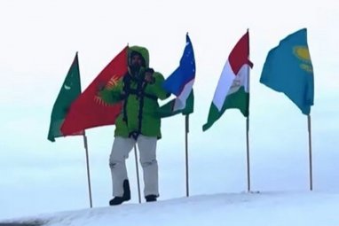 Blogger from Uzbekistan installed flags of Central Asian countries in Antarctica