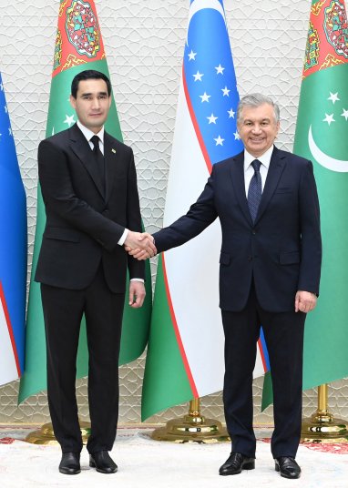 Türkmenistanyň Prezidenti  özbek kärdeşini gutlady