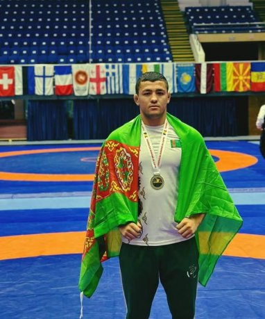 Туркменские борцы выиграли три медали на международном турнире в Бухаресте