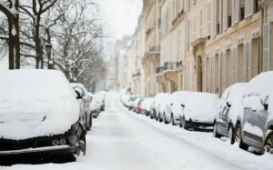 Fransiýada güýçli gar ulaglaryň hereketinde bökdençlikleri döretdi