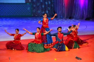 В Ашхабаде состоялся концерт с участием танцевального коллектива из Индии