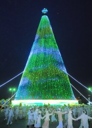 Photo story: The main Christmas tree of the country lit up in Turkmenistan
