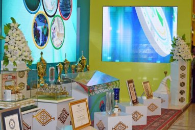 Фоторепортаж: Международная выставка «Образование и спорт в эпоху могущества и счастья» в Ашхабаде