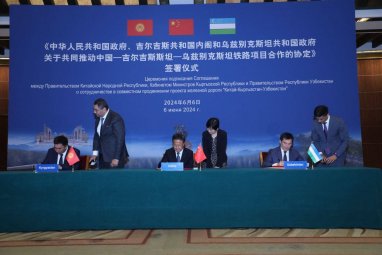 Pekin'de, Çin-Kırgızistan-Özbekistan demir yolunun inşasına ilişkin anlaşma imzalandı