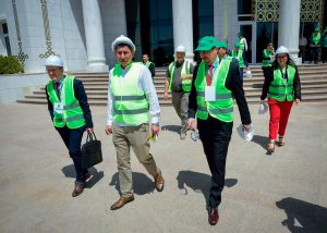 BM temsilcileri ve Türkmenistan'daki büyükelçilikler, Yaşlık köyündeki bir eko-fabrikayı ziyaret etti