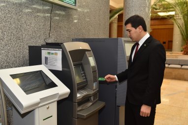ГКБТ «Дайханбанк» возглавил рэнкинг по количеству банковских карт в Туркменистане