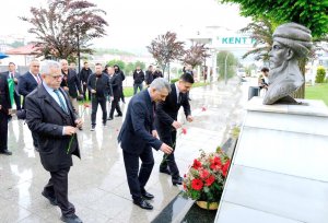 В турецком городе Йозгат широко отметили 300-летие Махтумкули Фраги