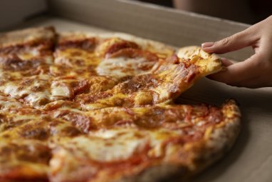 Italians criticized pizzas with unconventional toppings