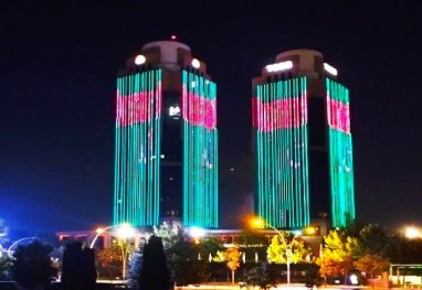 Высотное здание в Анкаре окрасилось в цвета туркменского флага
