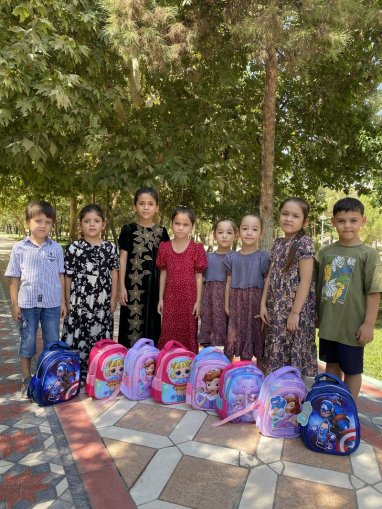 Детский фонд Молодёжной организации Туркменистана подарил детям канцелярские принадлежности к новому учебному году