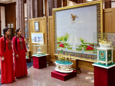 Photoreport: Exhibition at the State Museum dedicated to the day of Ashgabat