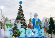 На главной ёлке Туркменистана торжественно зажглись новогодние огни
