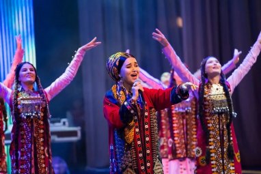 The Turkmen ensemble “Galkynysh” and singer Zuleyha Kakayeva performed at the festival “Oriental Bazaar in Kazan”