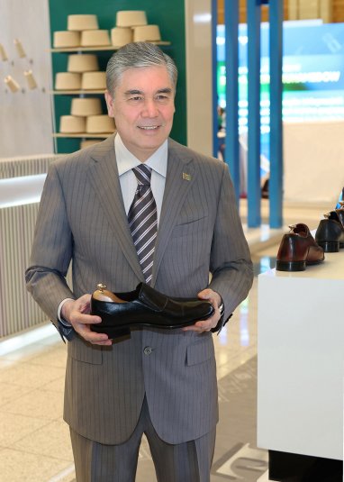 Gurbanguly Berdimuhamedov visited the Trade Complex Exhibition that opened in Ashgabat