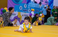 KidsExpo: марафон по быстрому ползанию среди малышей