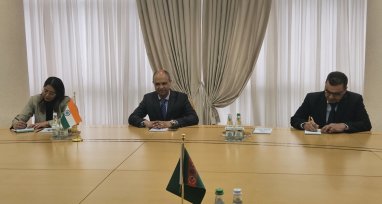 Мередов поблагодарил завершающего миссию в Туркменистане посла Индии за вклад в развитие отношений