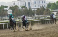 В Туркменистане стартовал весенний сезон скачек 