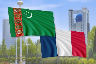Глава Туркменистана поздравил Президента Франции с Днём взятия Бастилии
