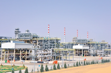 Türkmenistan Bakanlar Kurulu Başkan Yardımcısı Amanov, petrol üretim hacmini artırmaya yönelik çalışmalar hakkında bilgi verdi