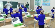 Photoreport: Ashgabat first-graders received computers from the President of Turkmenistan for the New Year