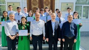 Воспитанники Döwletliler Köşgi в Ашхабаде прошли курсы по ИКТ 