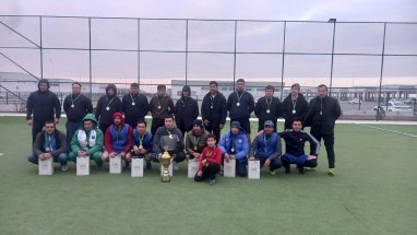Служащие Агентства «Туркменавтоулаглары» приняли участие в состязаниях по мини-футболу