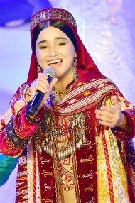 Фоторепортаж: В Туркменистане широко отпраздновали Международный женский день 8 Марта