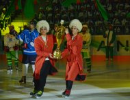Fotoreportaž: Hokkeý boýunça Türkmenistanyň Prezidentiniň kubogy ugrundaky ýaryşa badalga berildi