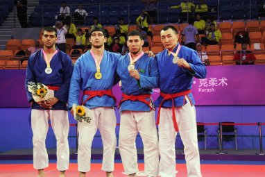 Туркменские мастера кураша завоевали восемь медалей на чемпионате Азии в Китае
