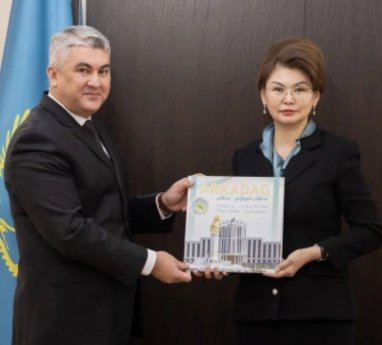 Туркменистан и Казахстан обсудили установку памятников выдающимся деятелям культуры