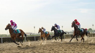 Türkmenistan'da, at yarışlarının bahar sezonu başladı