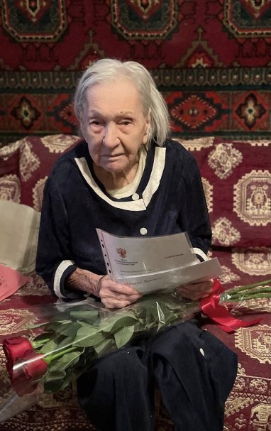 В Ашхабаде труженице тыла передали поздравление со 100-летием от Президента РФ