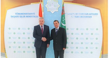 Aşgabatda Türkmenistanyň we Täjigistanyň daşary işler ministrleri duşuşdylar