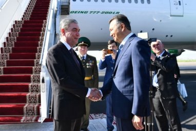 Gurbanguly Berdimuhamedov arrived on an official visit to Tajikistan