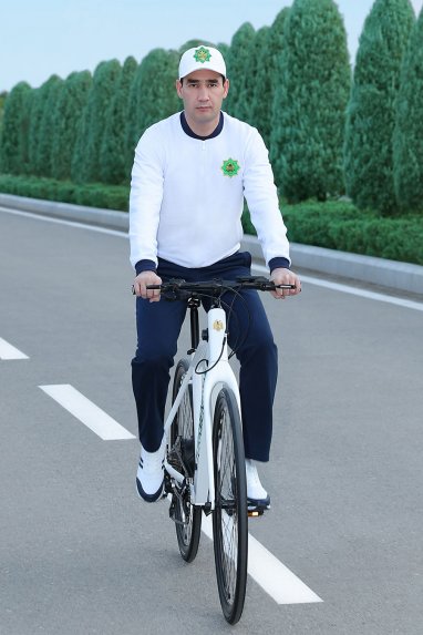 The President of Turkmenistan took a bike ride in Avaza