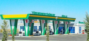 Туркменистан поставил в Узбекистан 2,15 млн литра бензина за 4 месяца 2023 года