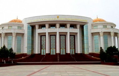 Lebap Music and Drama Theater starts tour in Ashgabat