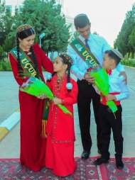 Farewell to school: last bell rang for graduates in Turkmenistan