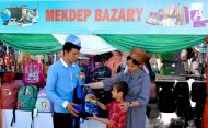 Школьные базары Туркменистана предлагают широкий ассортимент товаров к началу учебного года