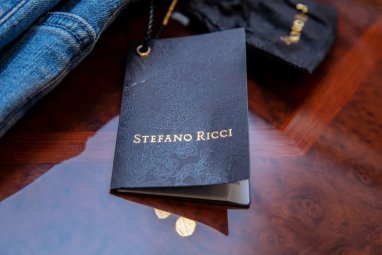 Магазин итальянского бренда Stefano Ricci предлагает скидки до 50% на мужскую одежду