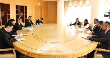 Meeting between the head of the Ministry of Foreign Affairs of Turkmenistan and the CEO of the Logistics Corporation of Pakistan