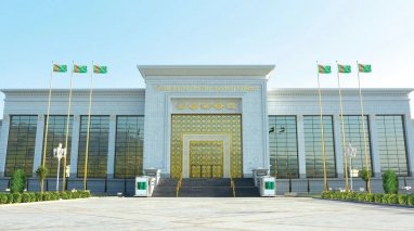 В Туркменистане подведены итоги работы отраслей торговли и легкой промышленности за 2023 год
