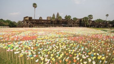 В Камбодже установили мировой рекорд, устроив выставку из 4 миллионов сердечек-оригами