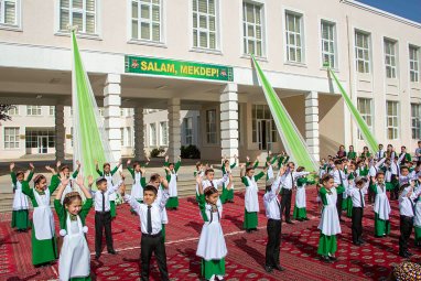 Туркменистан отмечает День знаний и студенческой молодежи