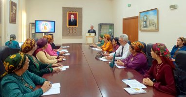 Aşgabatda  milli senetçiligi ösdürmeklige bagyşlanan maslahat we sergi geçirildi