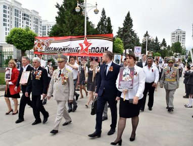 Russiýanyň ilçisi Ýeňşiň hatyrasyny tutýandygy üçin Türkmenistana minnetdarlyk bildirdi