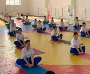 The Indian Embassy in Turkmenistan organized a yoga master class in the city of Turkmenabat