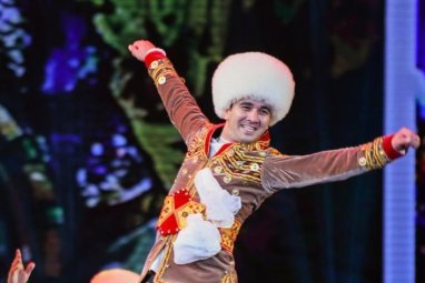 В Урумчи состоялось фееричное выступление танцоров из Туркменистана 