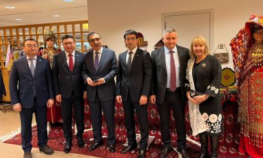 Посол Туркменистана в Брюсселе принял участие в выставке, посвященной культуре стран Центральной Азии